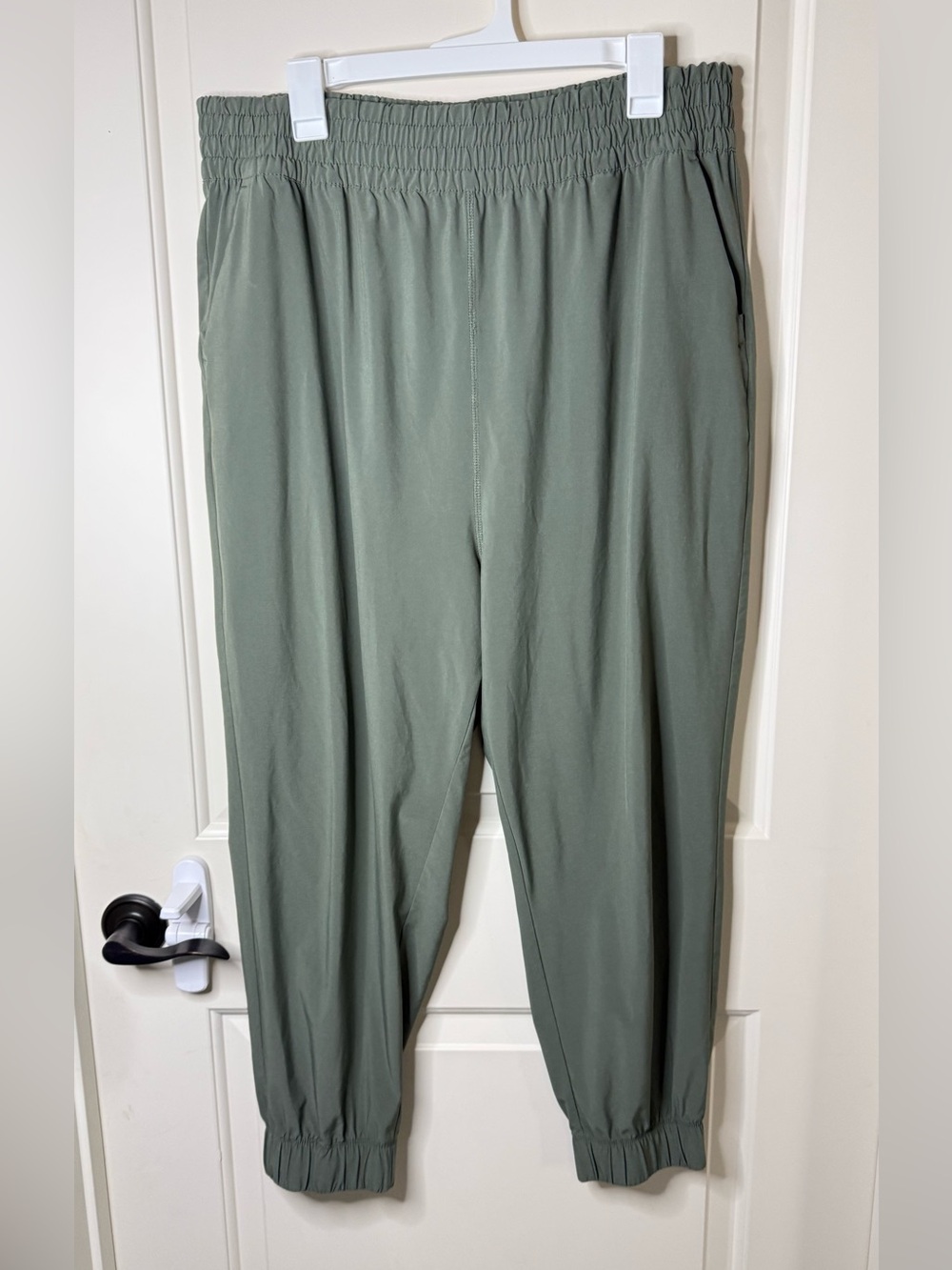 Vuori Women's Sage Green Jogger Sweatpants